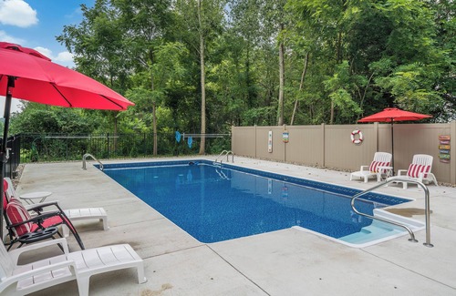 Fennville House | Historic Fenn Hill Estate w/Idyllic Vineyard Views - Arcade, Hot Tub, Fire Pit & Pool