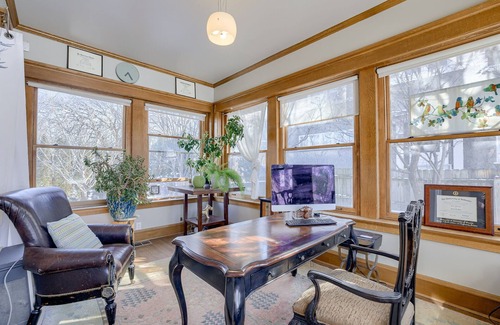 Southeast Omaha House | Historic Field Club Retreat Spacious Stay for 12
