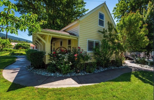 Salyer House | Historic Fountain Ranch -19th century beautifully restored 3 bedroom Estate Home