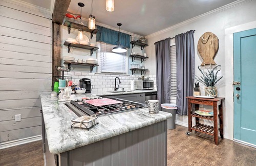Galveston Cottage | Historic Galveston Home: Walkable Neighborhood!