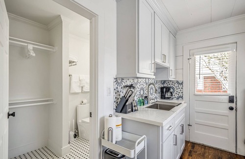 Greater Heights Apartment | Historic Heights Artist Bungalow #3