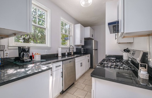 Crestline Heights House | Historic Highland Park 4 Bedroom House