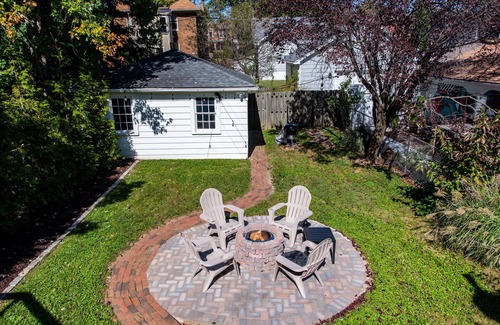 Deer Park House | Historic Highlands Bungalow w/private backyard and firepit walk to Bardstown Rd