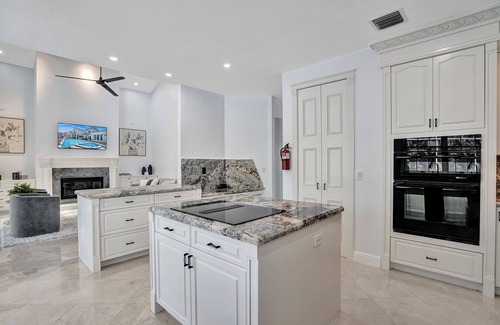Hollywood Lakes Villa | Historic Hollywood Mansion 5 Minutes to the Beach