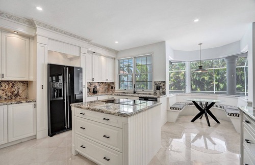 Hollywood Lakes Villa | Historic Hollywood Mansion 5 Minutes to the Beach
