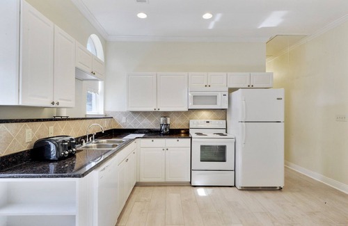 Biloxi House | Historic Home 1 block from Beach and walk to Restaurants and Casinos!