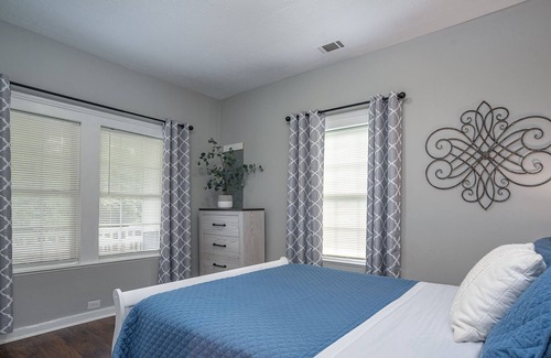 Athens House | Historic Home a mile from Downtown & Stadium