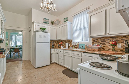 Galveston House | Historic home close to Beach and Downtown