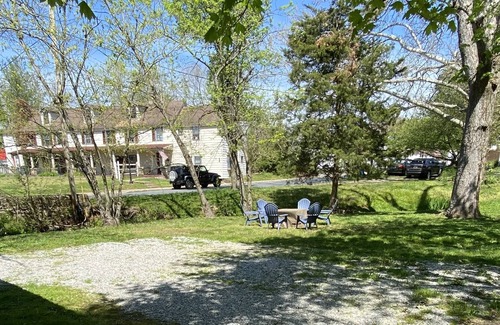 North East House | Historic home in the heart of Main Street- walkable to shops and restaurants