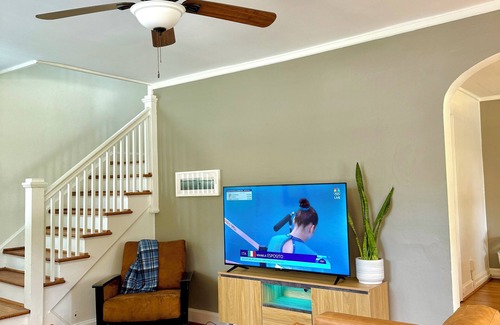 Old Towne House | Historic Home, Modern Conveniences 15 Minutes to Chattanooga. Great for Families