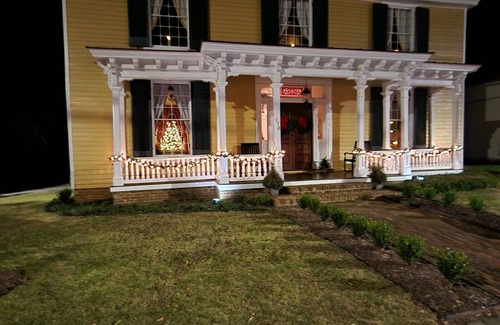 Milton House | Historic home, Sleeps 10, VIR 2 miles,Hyco lake 8 mi., Fire Pit, Historic Milton