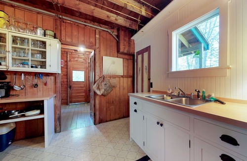 Boothbay Harbor Cottage | Historic Home with Large Deck, Free WiFi, Washer/Dryer - Near Beach and Downtown