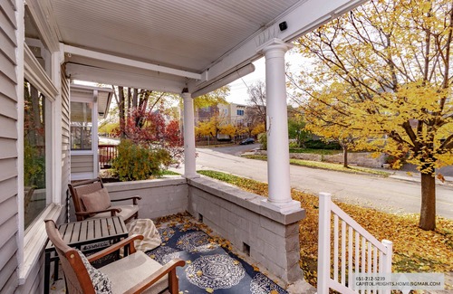 Capitol House | Historic Home with Modern Amenities walkable to Downtown
