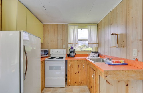 White Mills Cabin | Historic Honesdale Cabin on Farm & Animal Rescue!