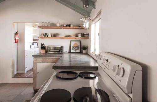 Wonder Valley Cabin | Historic Hot Tub Hideaway Sunsets Stars and Views