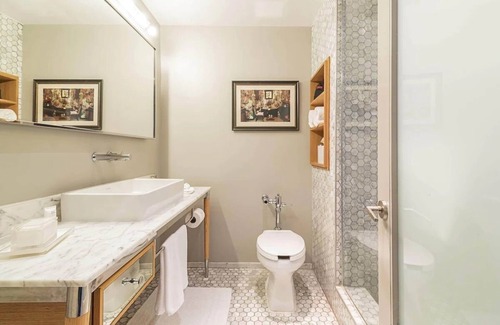 Hollywood Hotel | Historic Hotel Steps from Hollywood Walk of Fame & Dolby Theatre