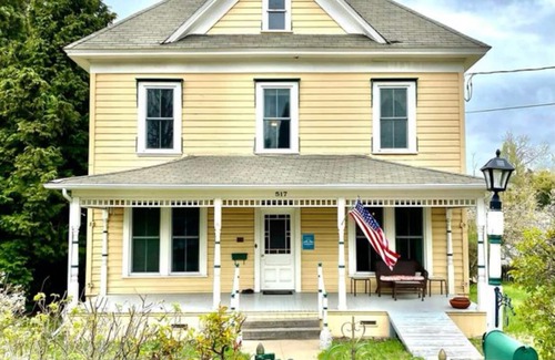 Mount Shasta House | Historic House near Downtown Mt Shasta