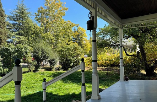 Mount Shasta House | Historic House near Downtown Mt Shasta