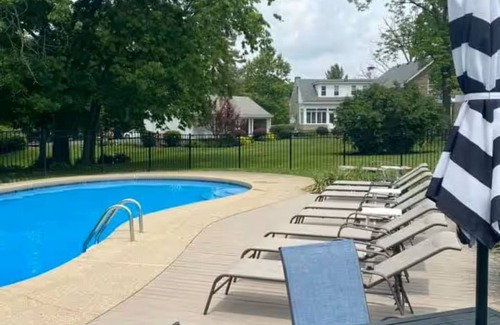 Kenton House | Historic House on Lake with Pool