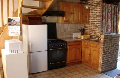 Champsecret Cottage | Historic house with enclosed garden, pets allowed, near forest