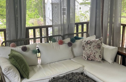 Athens House | Historic In-town Athens Cottage! Walkable to Downtown, UGA and Normaltown!