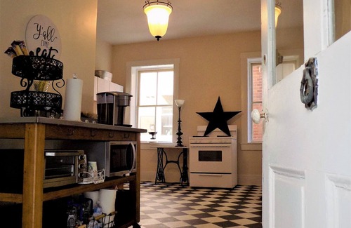 Maysville Apartment | Historic Inn Circ 1790