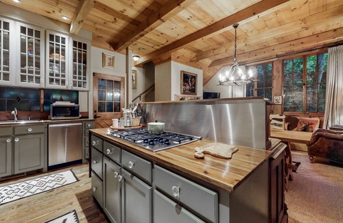 Lake Sequoyah Cabin | Historic Joe Webb Cabin in Highlands - 4 minutes from Downtown Highlands
