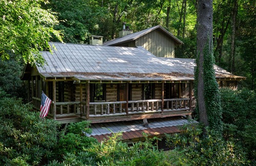Lake Sequoyah Cabin | Historic Joe Webb Cabin in Highlands - 4 minutes from Downtown Highlands