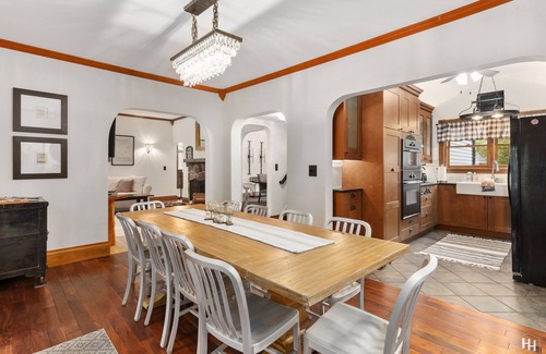 Lake Geneva House | Historic Lake Geneva 🏡. Walk 2 Everything! IN THE HEART OF DOWNTOWN! nnnn