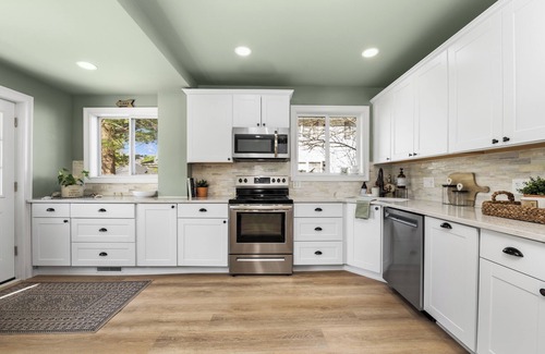 Lake Geneva House | Historic Lake Geneva Home | Walk to Beach & Downtown | Sleeps 16 + Pet Friendly