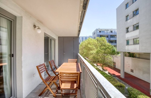 Stuwerviertel Apartment | Historic Leopoldstadt 2BR w/Elevator, nr Donau Island, by Blueground