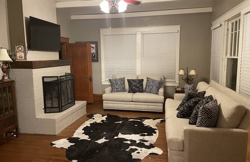 Spur Bed & Breakfast | Historic Lisenby-Campbell House; Spacious, Historic & Tastefully Updated.