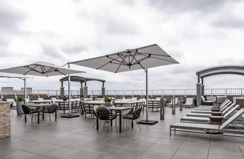 Rittenhouse Row Apartment | Historic location | 1BR nr City Center | Deck & Grill