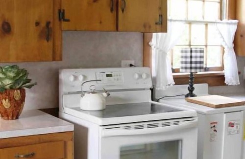 King Apartment | Historic Lodging King NC Near Pilot Mountain