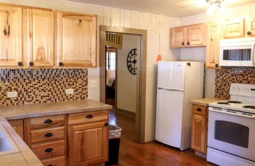 Rapid City House | Historic Log Cabin for South Dakota Glamping Getaways