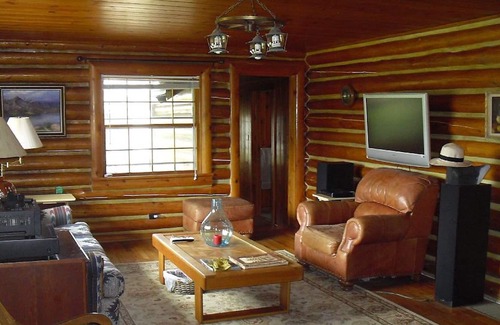 Ennis House | Historic Log Home in the Heart of Ennis