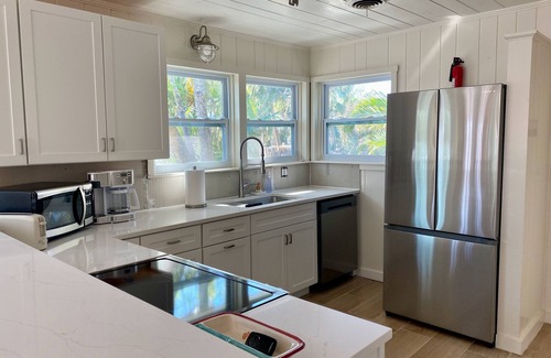 Whitney Beach Cottage | Historic Longbeach Village Cottage - Private Home