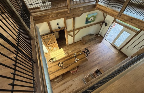 Jonesboro House | Historic luxury refurbished barn - Hiking trails & Shawnee Hills Wine Trail