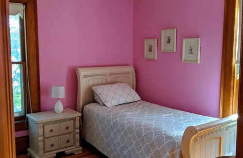 Newlands House | Historic Mapleton Hill-Walk to Pearl Street and to hiking trails. Long Term