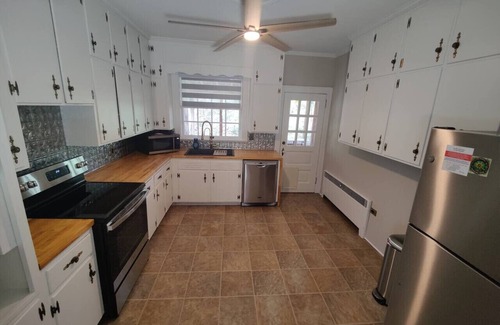 Sanford House | Historic Mayor`s Manor | 2 King Bds Fenced Yard