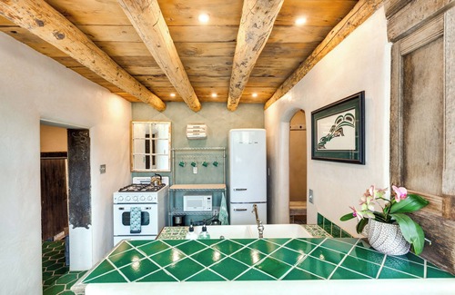 Taos House | Historic Millicent Rogers Guest House w/Hot Tub