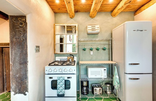Taos House | Historic Millicent Rogers Guest House w/Hot Tub