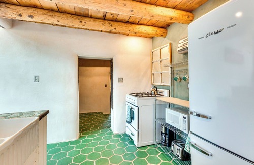 Taos House | Historic Millicent Rogers Guest House w/Hot Tub