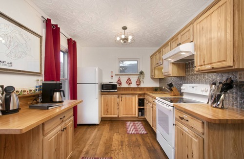 Georgetown House | Historic Mountain House close to skiing & outdoor adventures