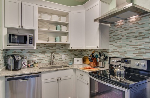 Nashville House | Historic Nashville White House,Close To Downtown&Greenway,Sleeps 12,Fenced Yard!