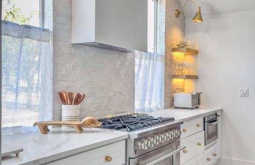 Cannonborough Elliotborough House | Historic, newly renovated, 1 block off upper King St, Morris A