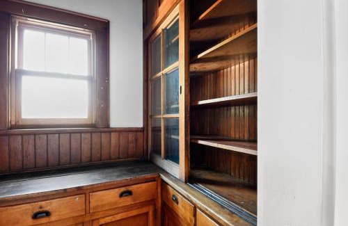 Dahlman House | Historic Omaha Manor DT Near Zoo and Pool Table