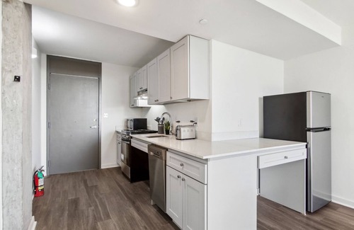 Viavant - Venetian Isles Hotel | Historic One Bedroom with a Sweeping City View