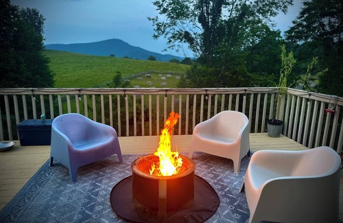 Wilson Creek House | Historic Retreat in Grayson Highlands