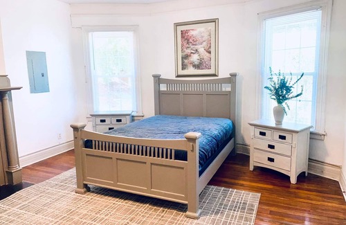 Summerville Apartment | Historic Retreat on Central Ave (2bedroom)